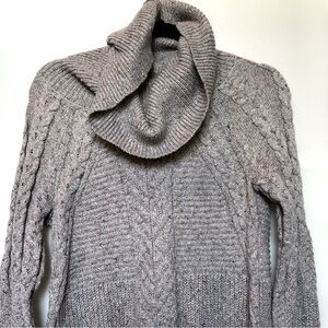 Super cute turtle neck sweater for winter !